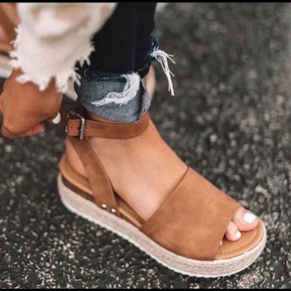 Boutique Shoes - ⭕️ SOLD OUT ⭕️ TAN PLATFORM-SANDALS NEW IN BOX